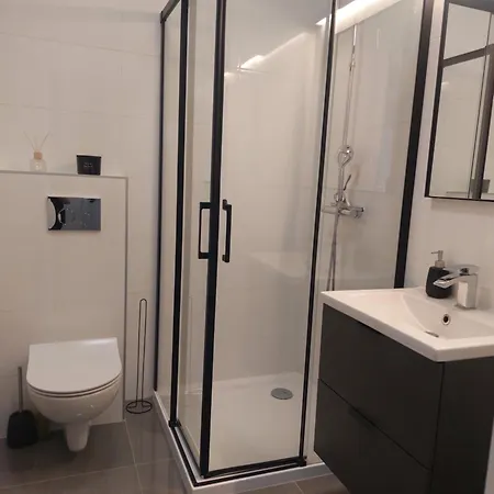 24 Z Garazem Podziemnym *