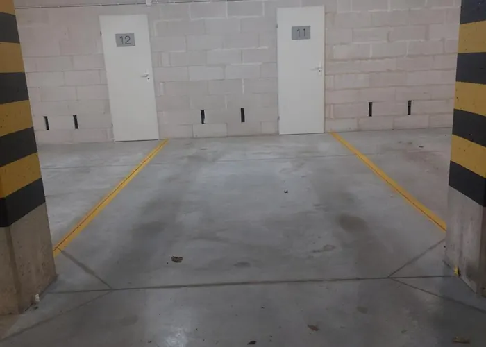 24 Z Garazem Podziemnym