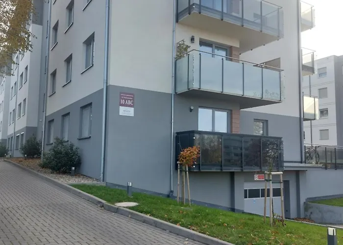 24 Z Garazem Podziemnym *